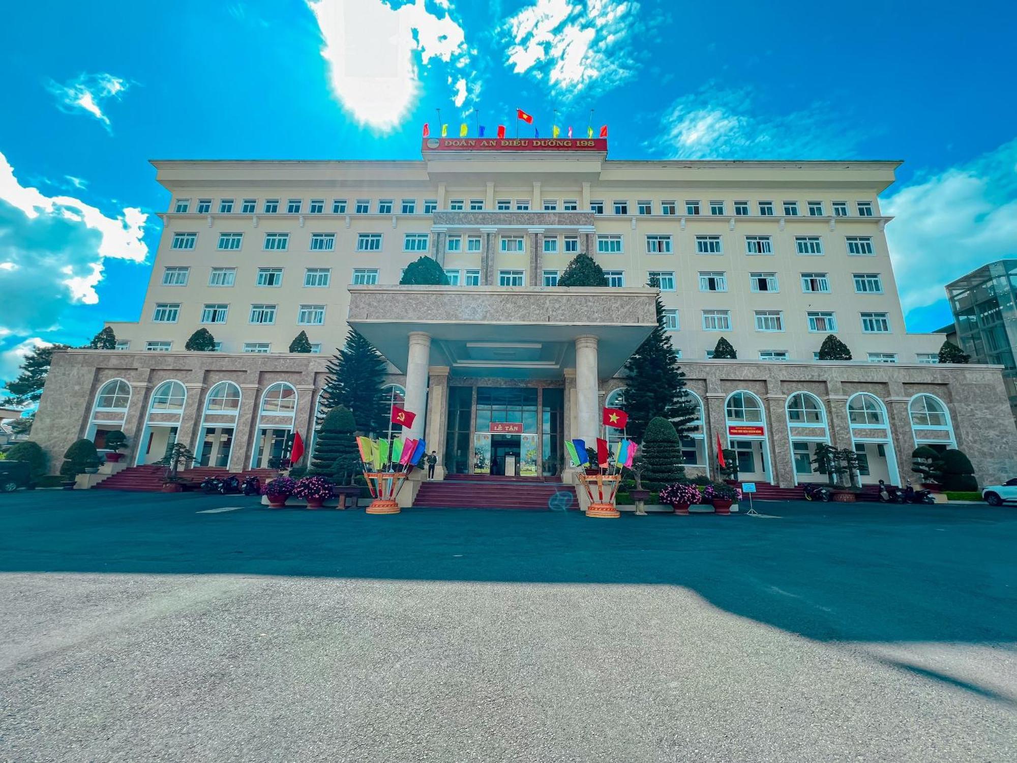 Hotel Khach San Doan 198 Da Lat Khu Chi Lăng Zewnętrze zdjęcie